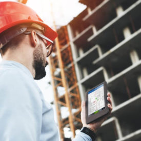 Construction Manager working on Smartphone with PlanRadar