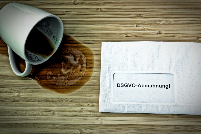 Umgefalle Kaffeetasse weil Datenschutz-Grundverordnung (DSGVO) Abmahnung kam 