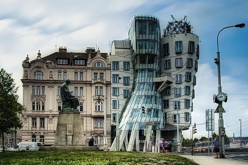 Unusual building: Fred and Ginger, the Dancing House of Prague.