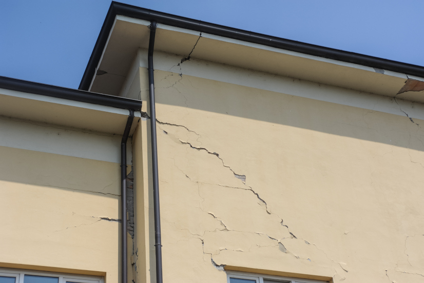 Šteta od potresa na fasadi