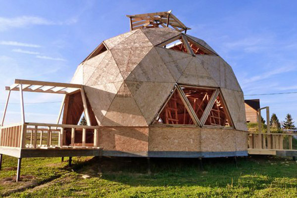 Ruská technologie – výstavba kupolovitých domů ze dřeva bez hřebíků