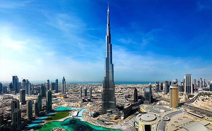 صورة لوسط مدينة دبي تبرز برج خليفة والمنطقة المحيطة به