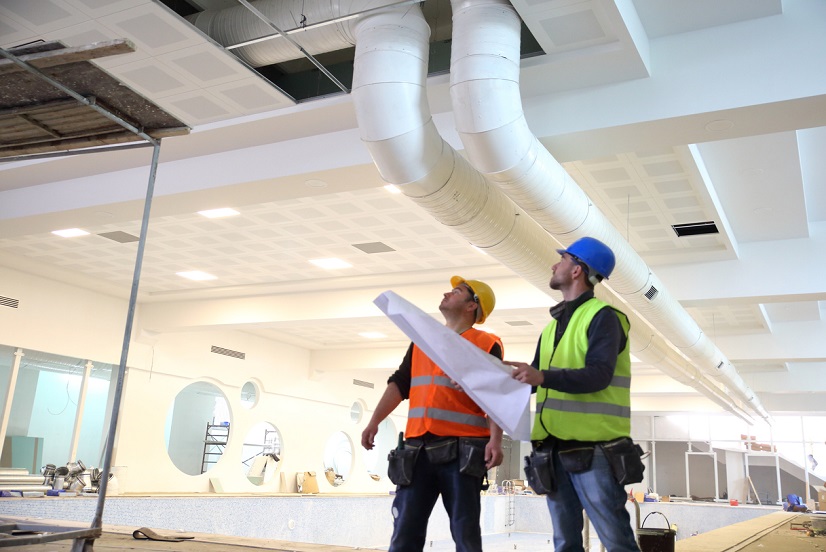 Wentylacja przemysłowa – dlaczego warto zadbać o instalacje wentylacyjne w miejscu pracy